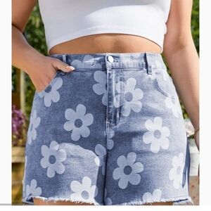 Plus Size Floral Denim Raw Hem Shorts - Size 4X New
